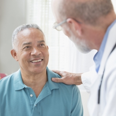 An oncologist and patient discuss colon cancer diagnosis and treatment options